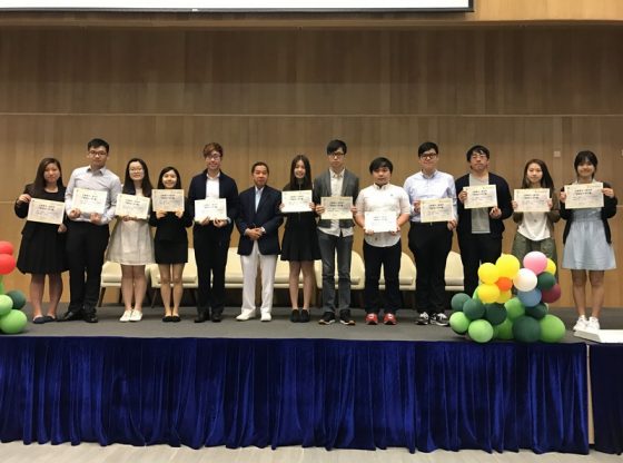 Dr Ho Tzu Leung presented certificates to HSMC participants.